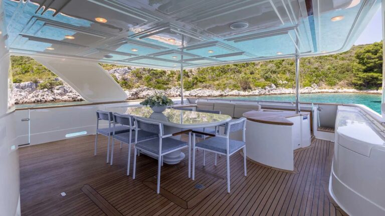 Main Deck Dining