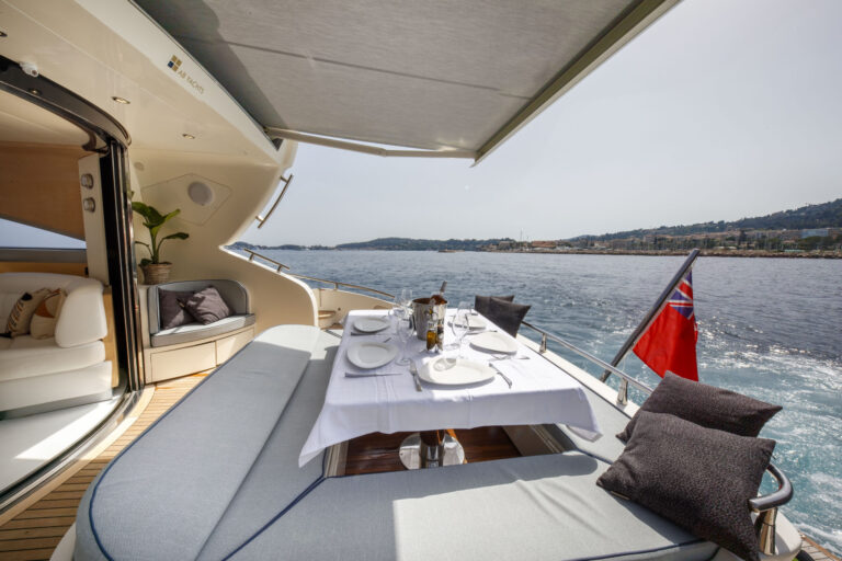 Main Deck Dining