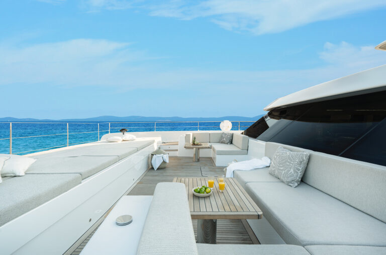 Foredeck Lounge