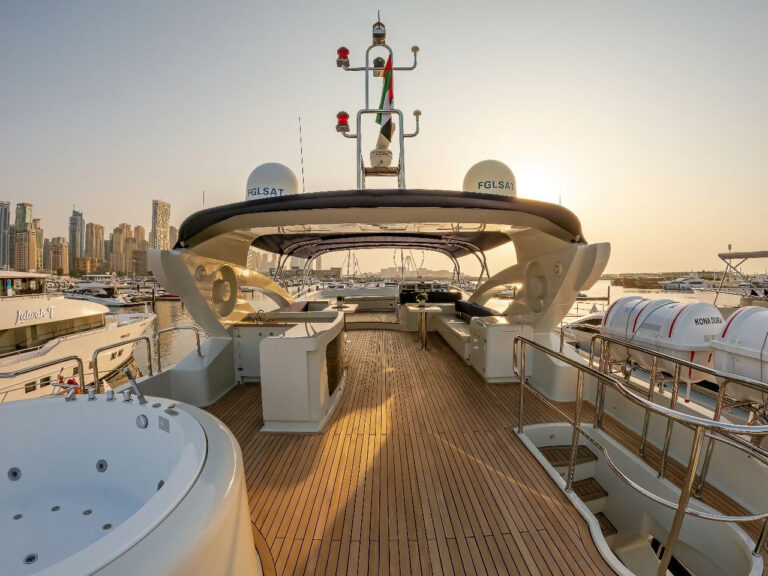 Sun Deck With Jacuzzi