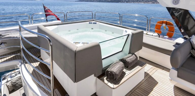 Sundeck Jacuzzi