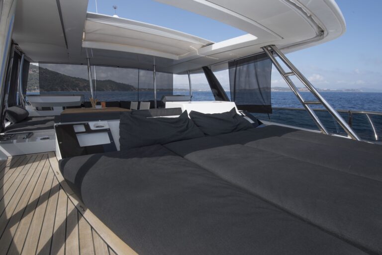 Flybridge Sunbathing Area