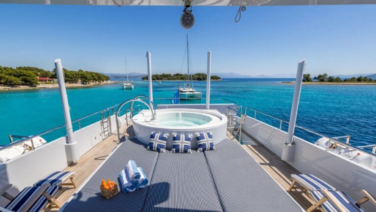 Exterior Sunbathing Area
