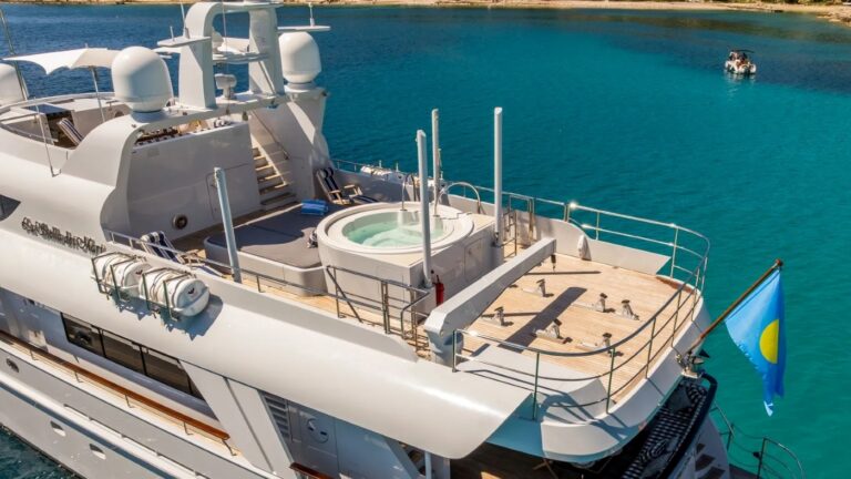 Exterior Sunbathing Area