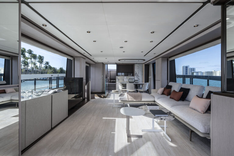 Main Salon (sistership)
