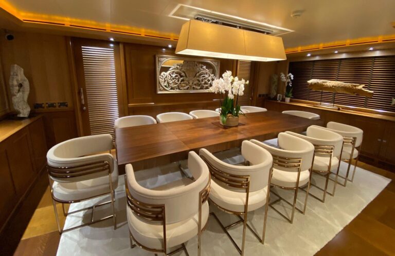 Main salon dining