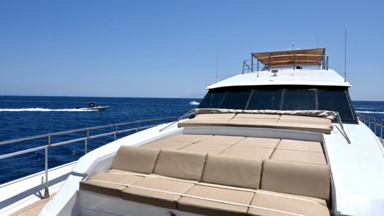 Foredeck Lounge