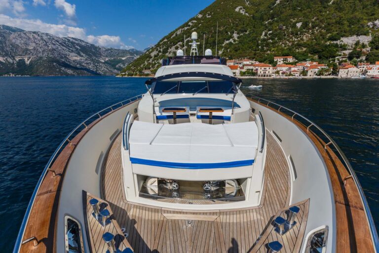 MY LADY MURA - Foredeck