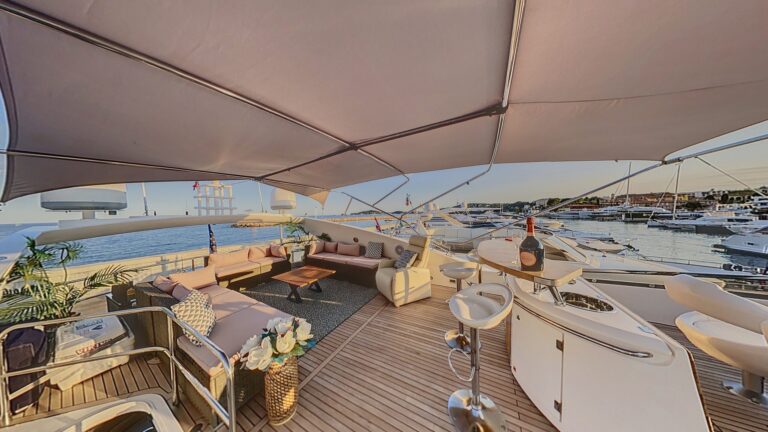 Sociable flybridge