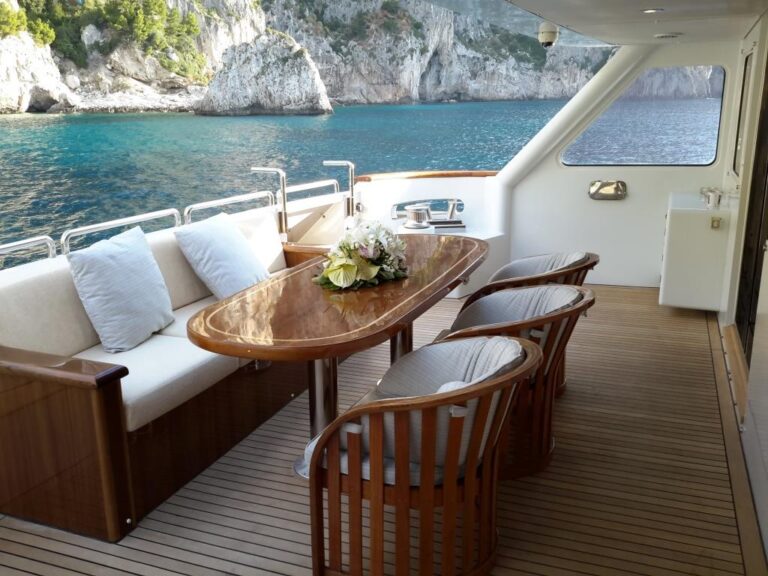 MY LADYSHIP - Main deck seating