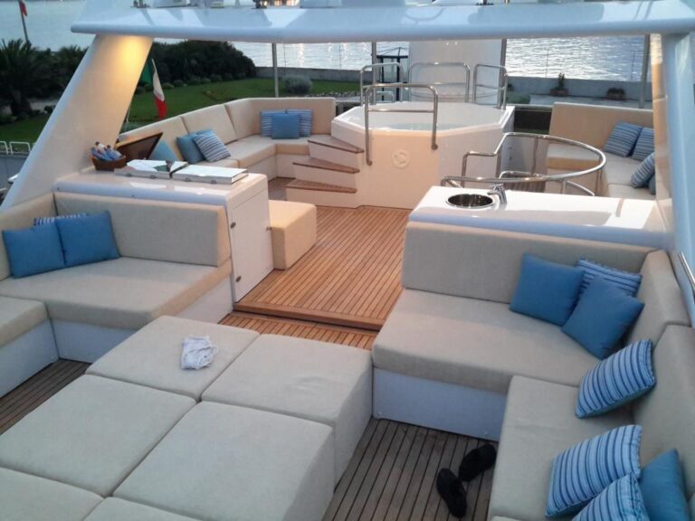 MY LADYSHIP - Sundeck view