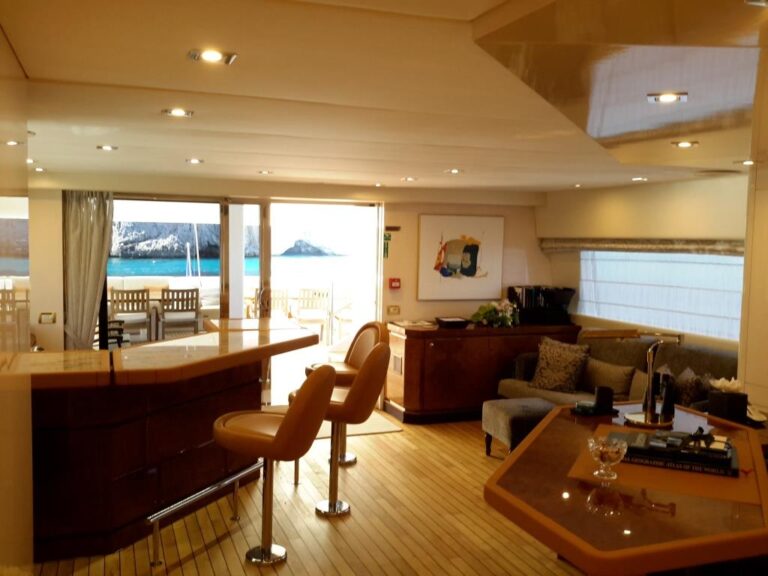 MY LADYSHIP - Upper salon