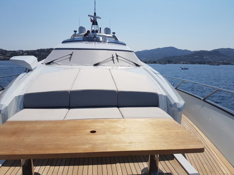 MY LARA - Foredeck