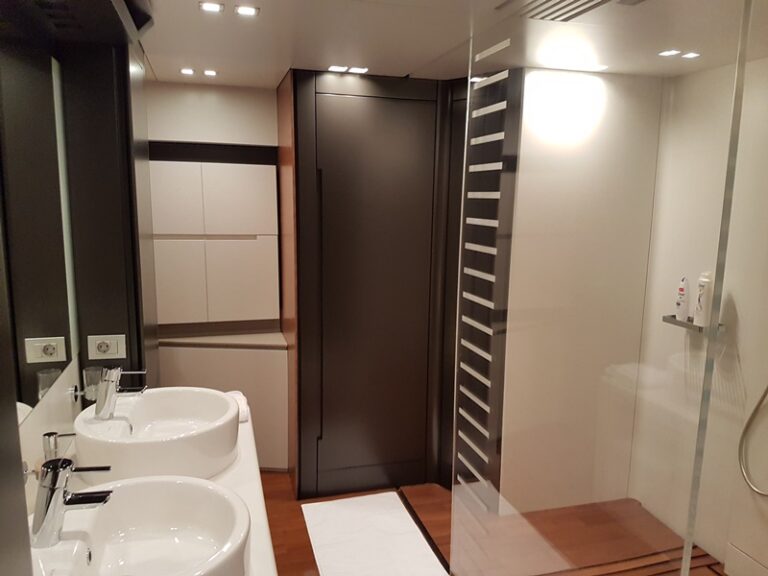 MY LARA - VIP ensuite