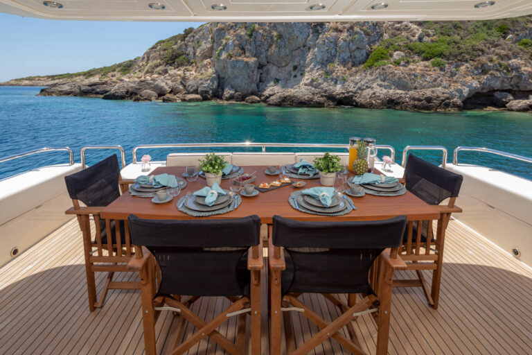 Aft Deck Alfresco Dining