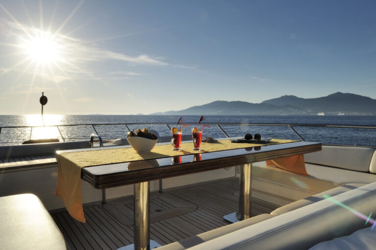 MY LEONARDO - Foredeck dining
