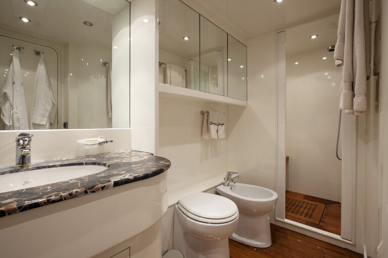 MY LEONIDA - Ensuite 2