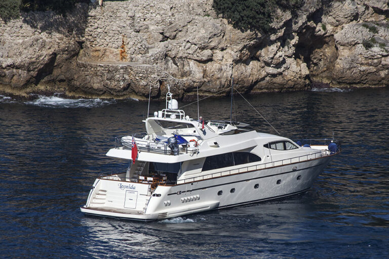 MY LEONIDA - Yacht stern view