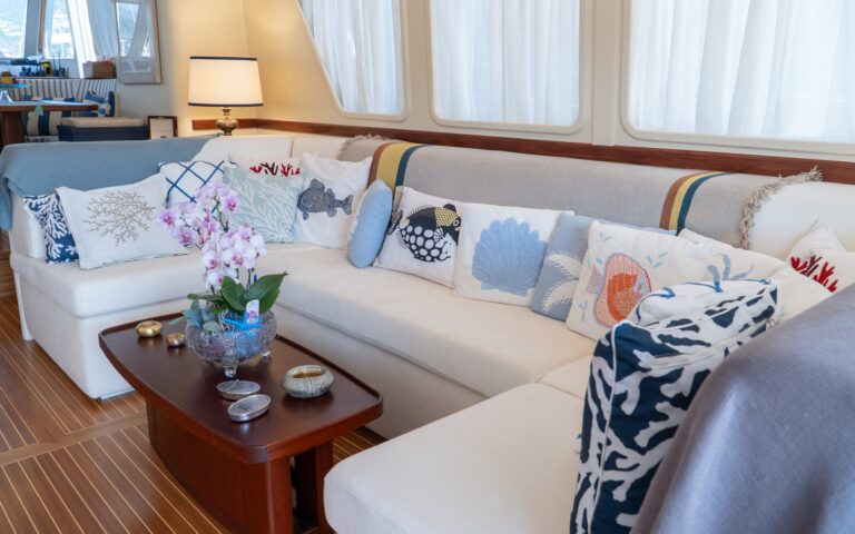 Main Salon Lounge