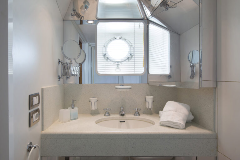MY LIBRA Y- Guest ensuite