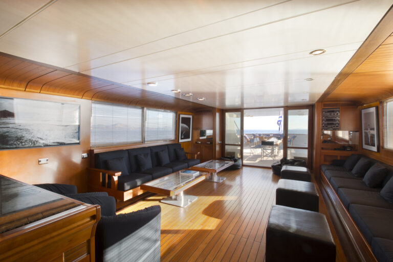 MY LIBRA Y- Salon main deck