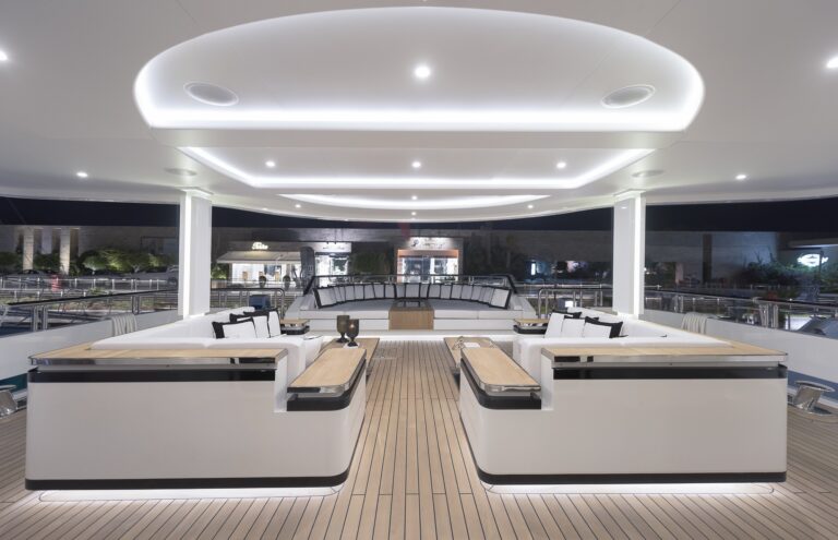 Motor Yacht LIQUID SKY By CMB Yachts - Sundeck