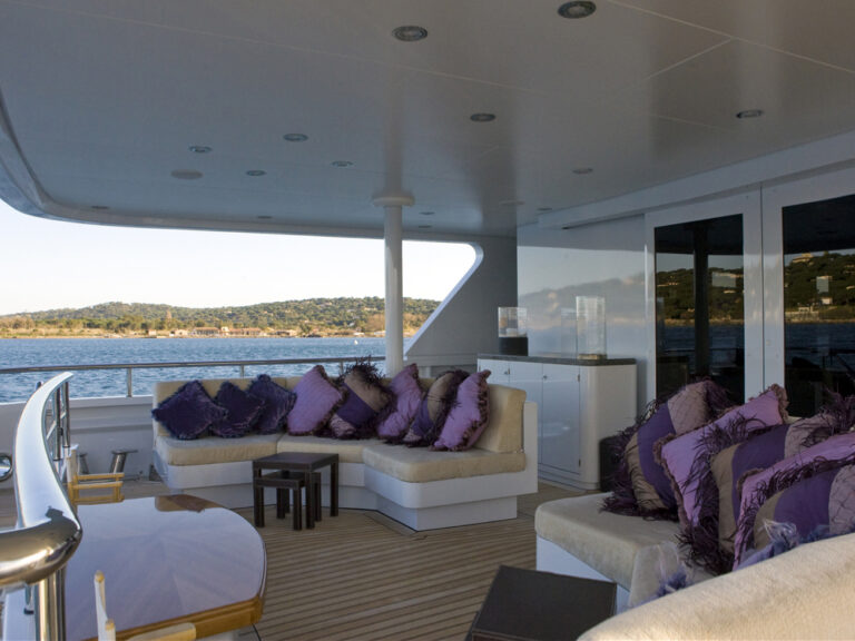 MY LITTLE VIOLET - Main deck seating