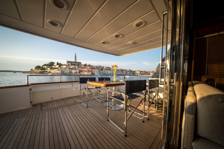 Main Deck Aft Dining
