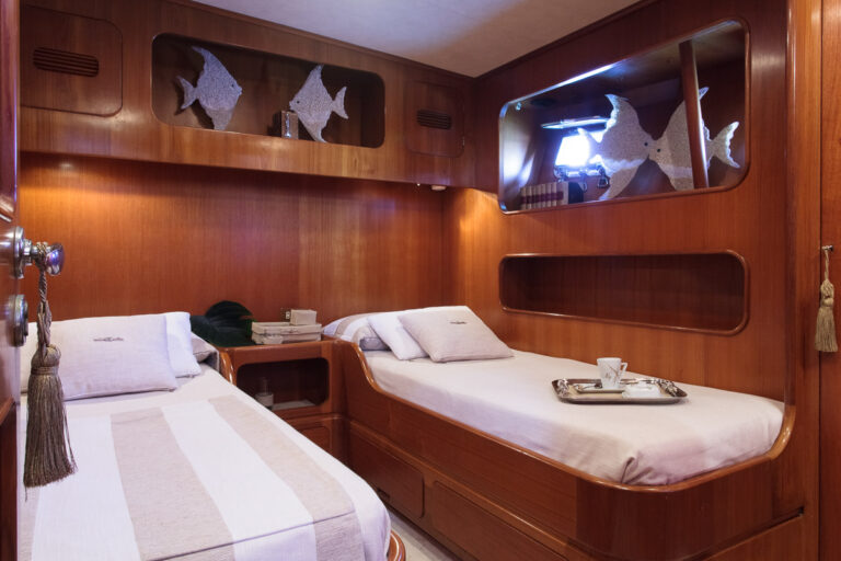 MY LOTTY yacht - twin cabin aft