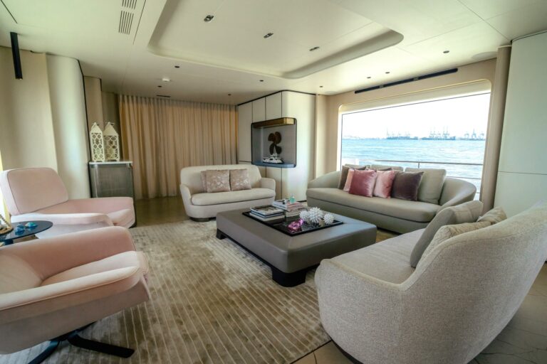 Main Salon Lounge
