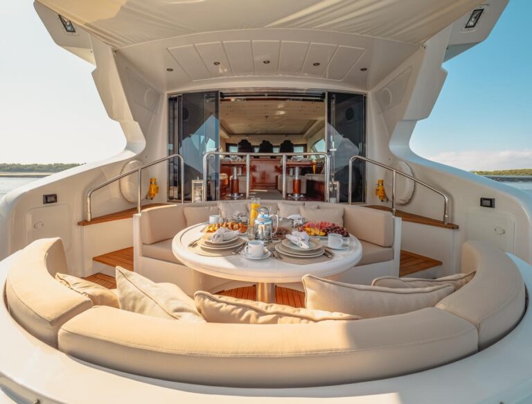 Circular Dining Setting