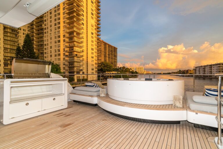 Flybridge Jacuzzi