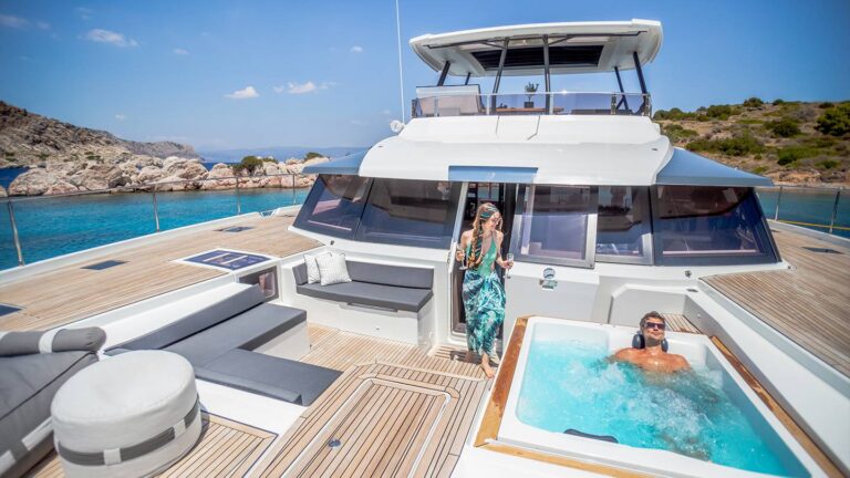 Foredeck With Jacuzzi