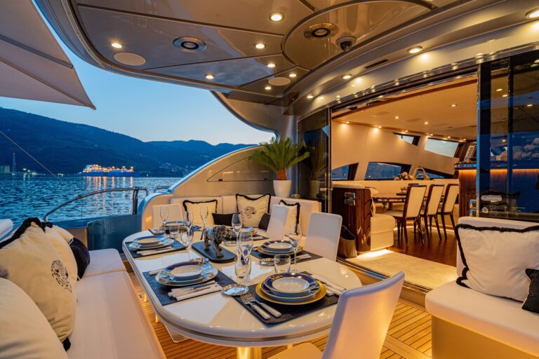 Main Deck Dining