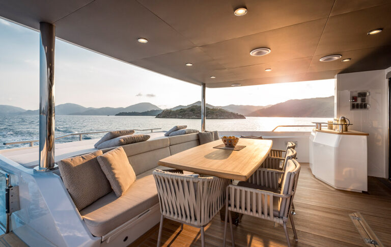 Main Deck Aft Dining