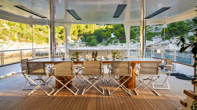 Main Deck Dining