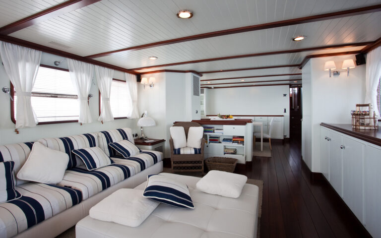 Salon Lounge