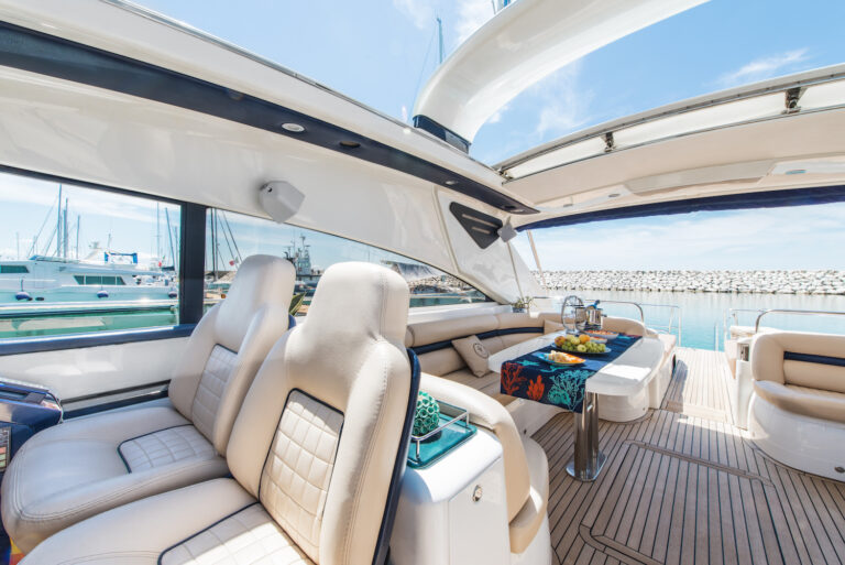 Alfresco Dining On Flybridge