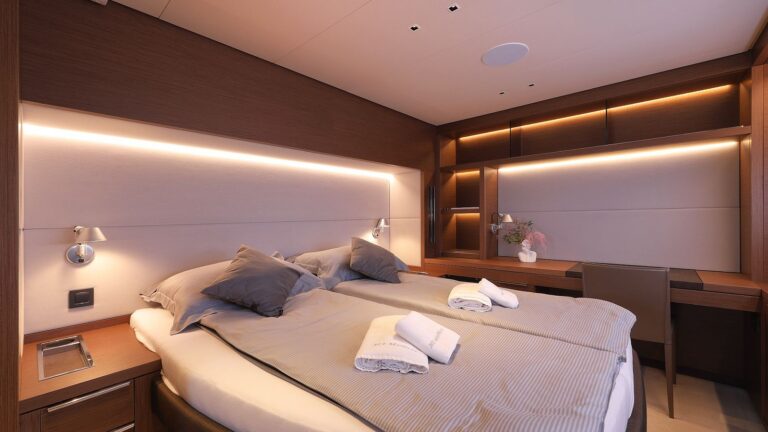 Charter yacht MASTERMIND