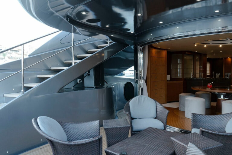 Main Deck Aft Dining