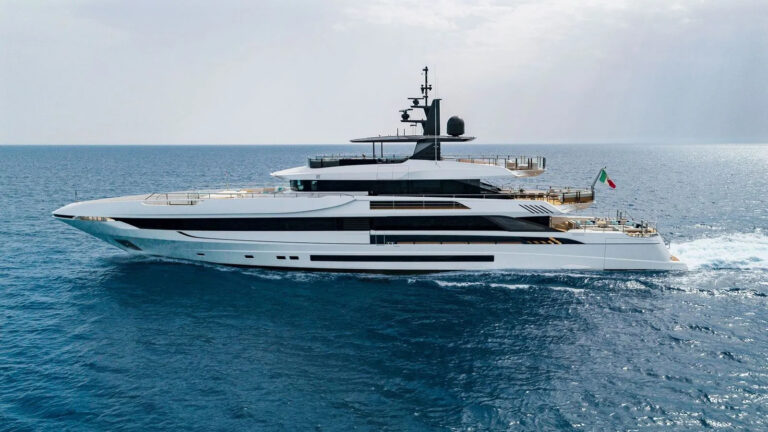 Motor Yacht MAVERICK