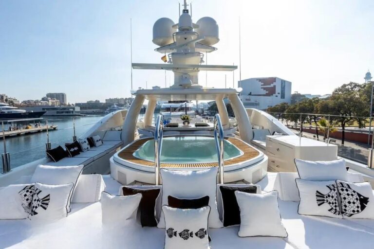 Exterior Sunbathing Area