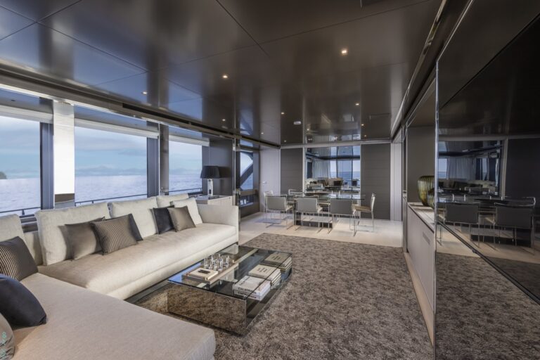 Main Salon (sistership)