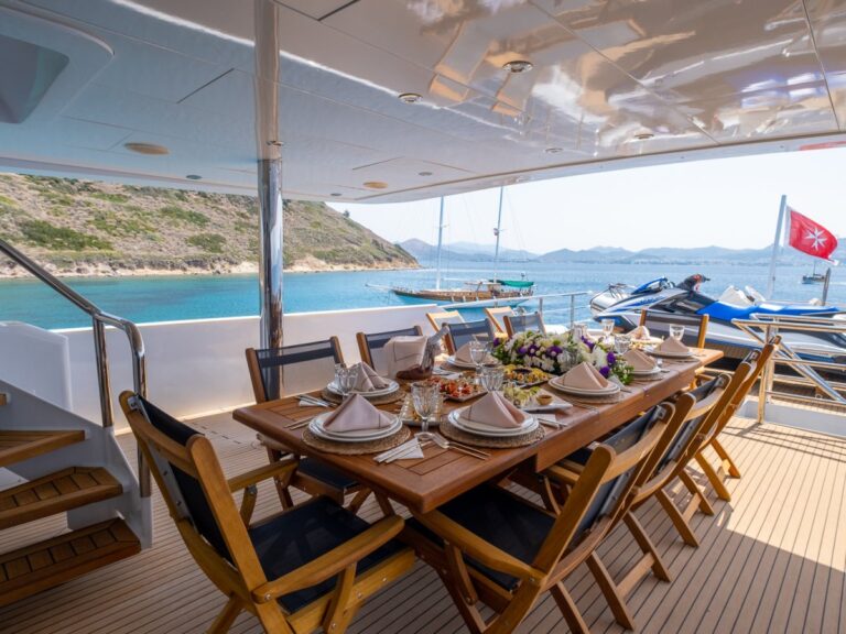 Bridge Deck Dining