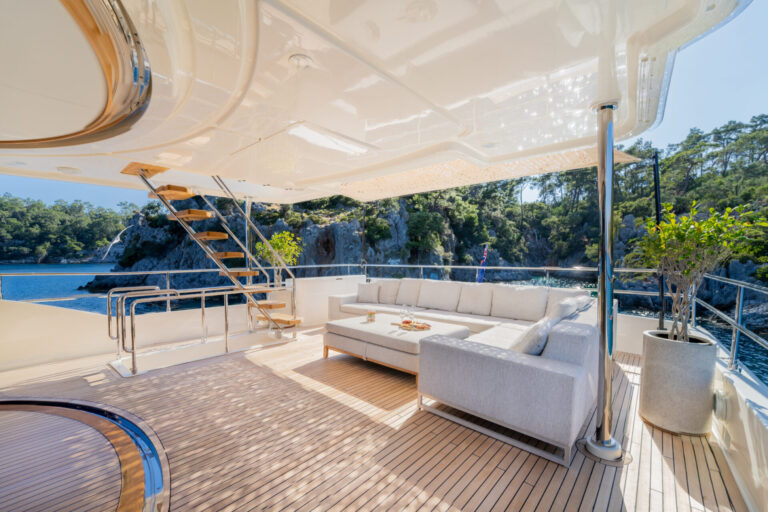 Sun Deck Lounge