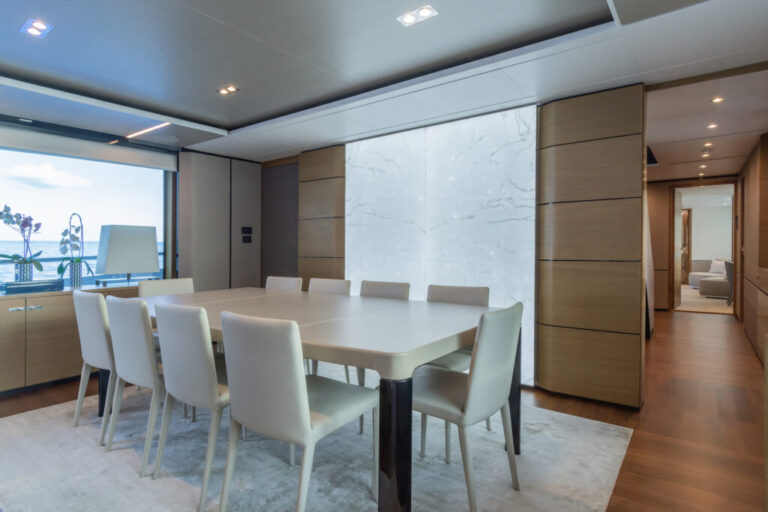 Main salon dining