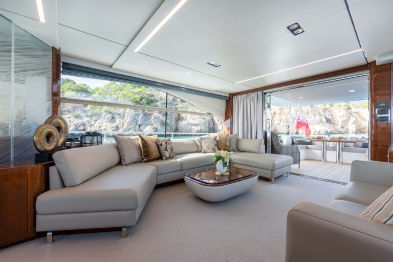 Main Salon Lounge