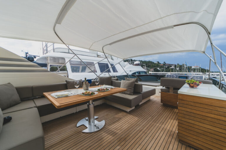 Flybridge Dining