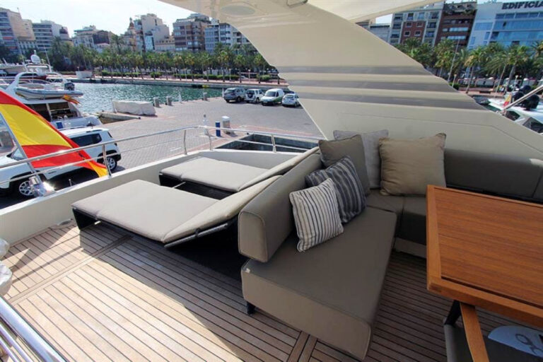 Flybridge Sunbathing Area