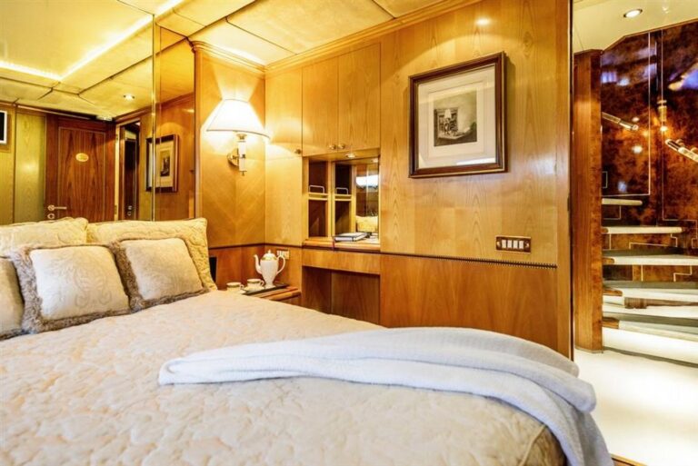 Double Cabin